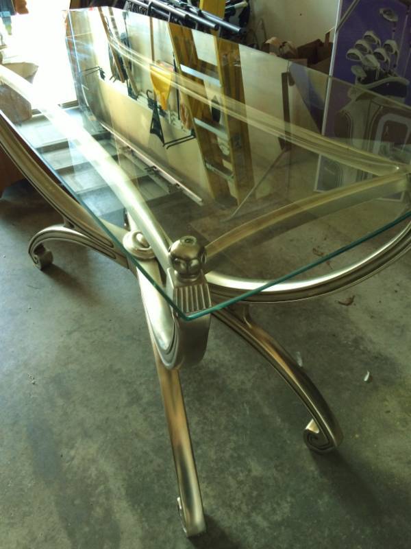lot 33 image: MAGNIFICENT HIGH QUALITY 1970S ARTISTIC CONTEMPORARY SILVERY-GOLD METAL AND VERY THICK GLASS TOP CONSOLE SOFA TABLE - A VERY STUNNING PIECE  GLASS IS IN EXCELLENT CONDITION - BASE HAS VERY MINOR WEAR