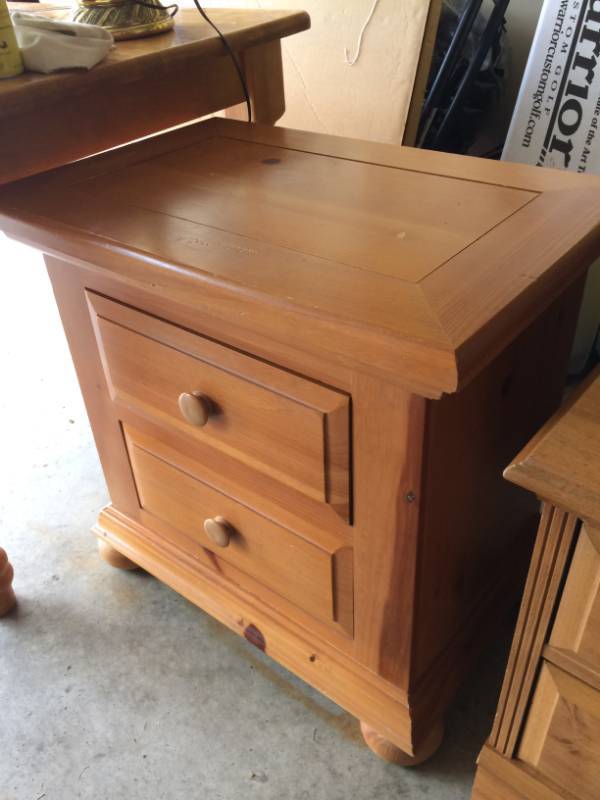 Broyhill Fontana Bedside Table Nightstand 2 Drawers Honeypine