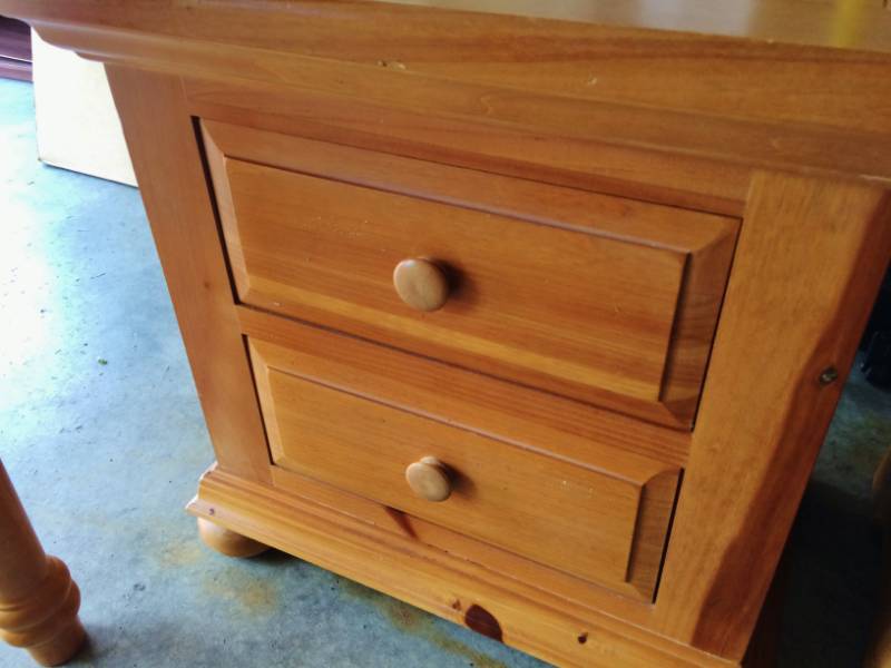 Broyhill Fontana Bedside Table Nightstand 2 Drawers Honeypine Solid Wood Excellent Condition 1189 Judy Is Moving To Florida Furniture Auction Includes Famous High Quality Furniture Store Like Ethan Allen