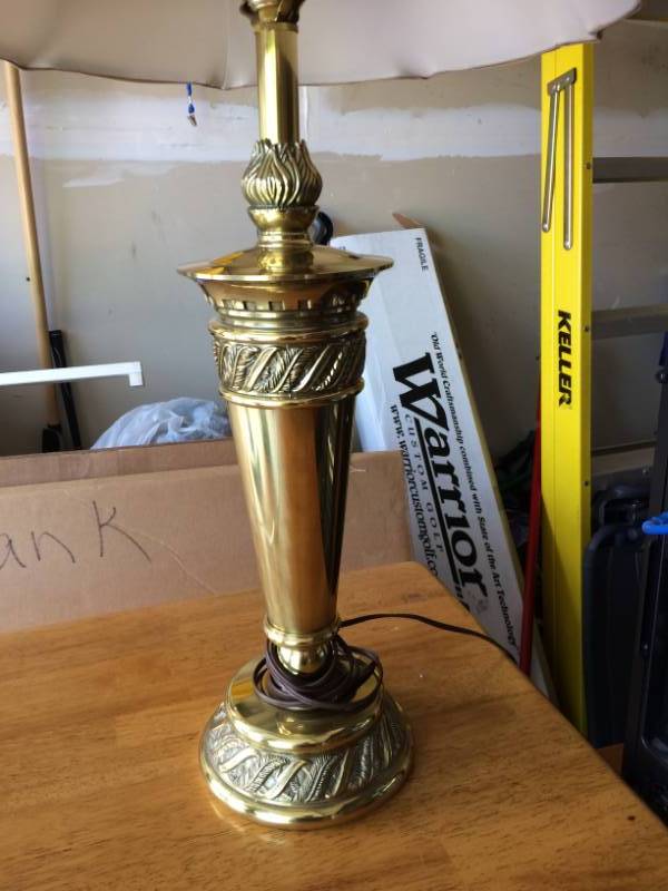 lot 37 image: BEAUTIFUL VINTAGE STIFFEL BRASS LAMP - GREAT CONDITION