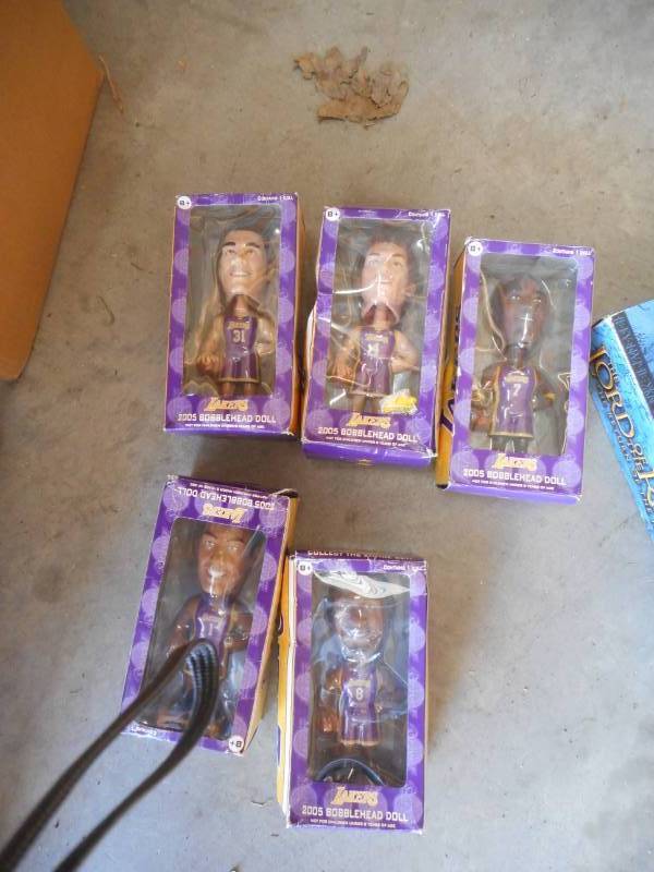 Action Figures & Bobbleheads
