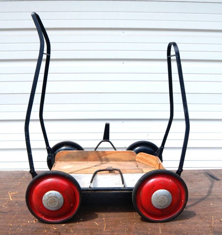 lot 19 image: Unique Vintage TRAV-L-EEZ Baby Carriage Stroller Base Cart