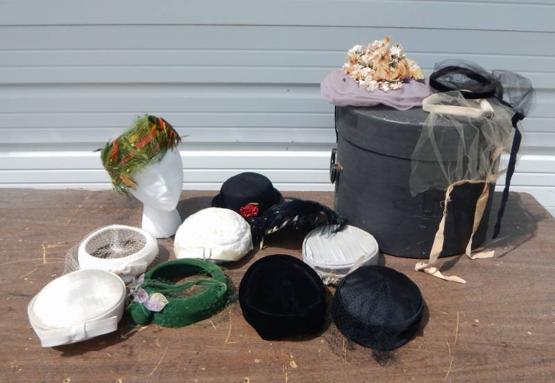 lot 23 image: Large Lot of Vintage Womens Fashion Hats and Case
