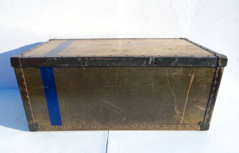 lot 31 image: Vintage Herkert and Meisel United States Air Force Organizational Equipment Trunk