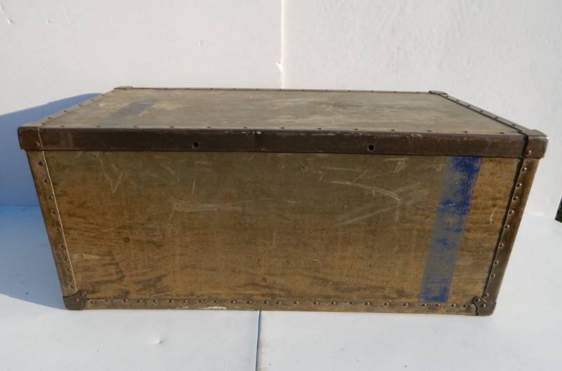 lot 32 image: Vintage Herkert and Meisel United States Air Force Organizational Equipment Trunk