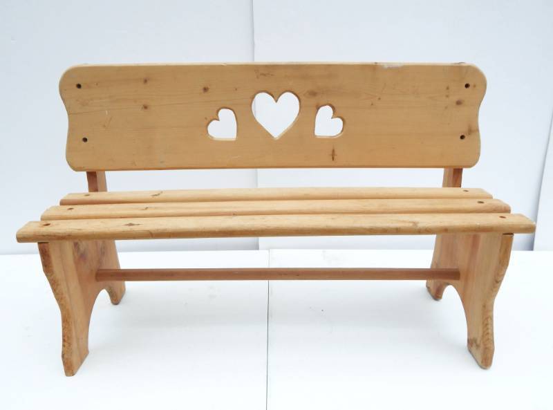 lot 44 image: Childrens Wood Bench