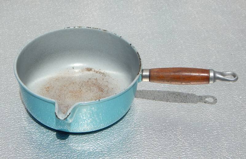 lot 48 image: Vintage Le Creuset Sauce Pan