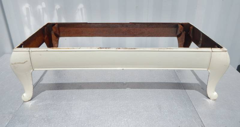lot 51 image: Vintage Dixie Cast Iron Stove Porcelain and Metal Base