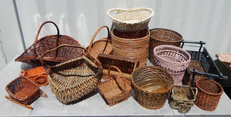 lot 78 image: Large Lot of Wicker Items and Baskets