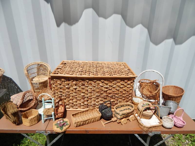 lot 79 image: Large Lot of Wicker Items and Baskets