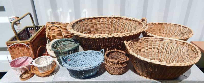 lot 80 image: Large Lot of Wicker Items and Baskets
