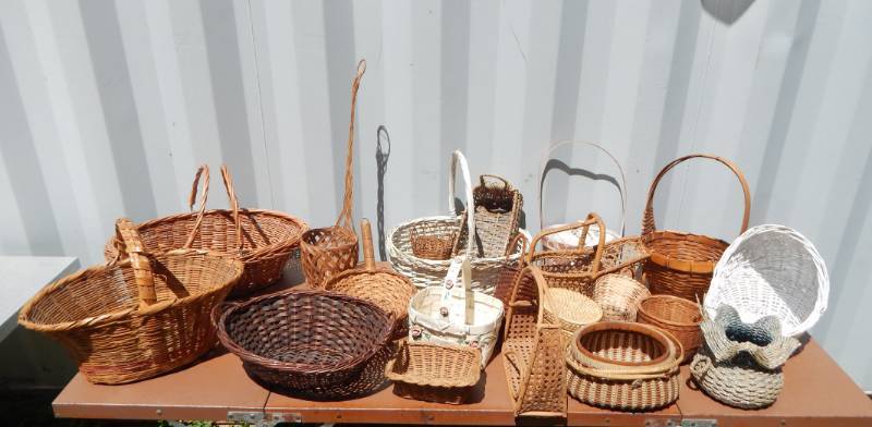 lot 81 image: Large Lot of Wicker Items and Baskets