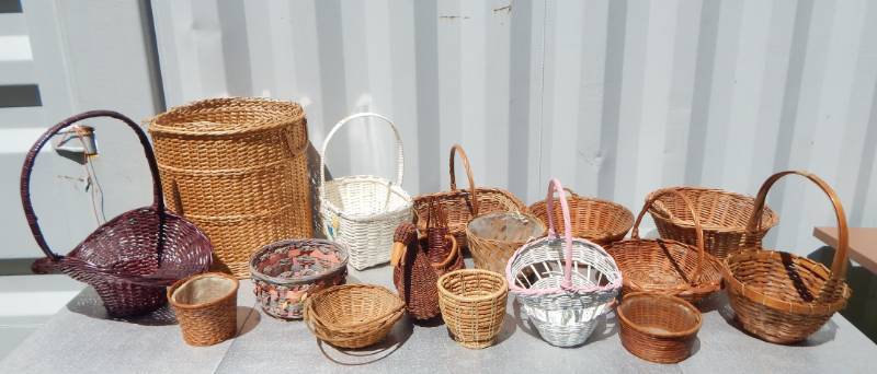 lot 82 image: Large Lot of Wicker Items and Baskets