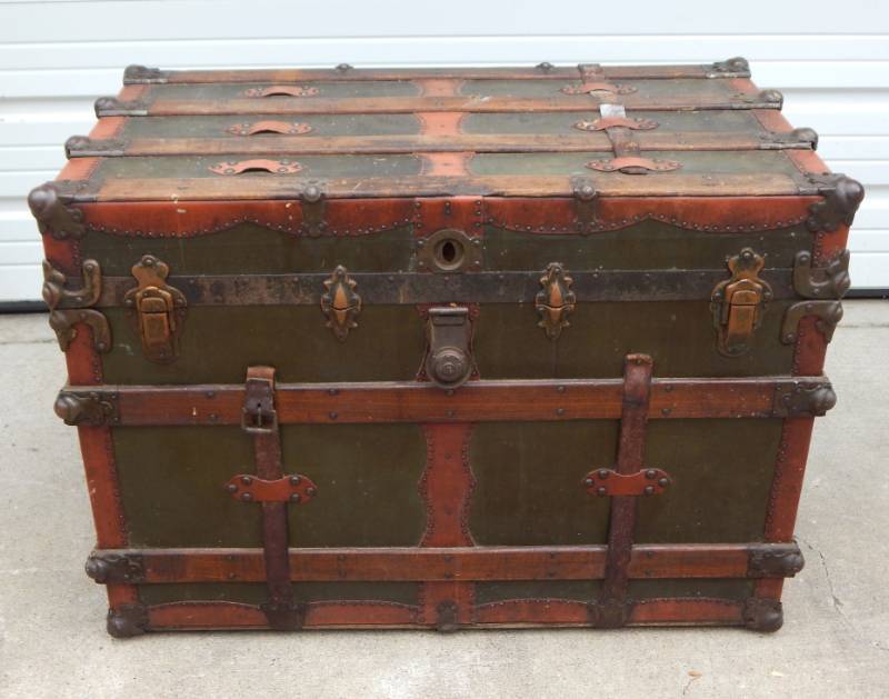 lot 3 image: Large Ornate Antique Barrel Stave Flat Top Wheeled Travel Trunk