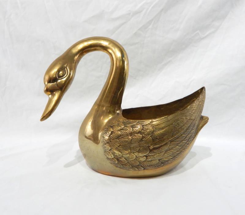 lot 85 image: Vintage Large Brass Swan