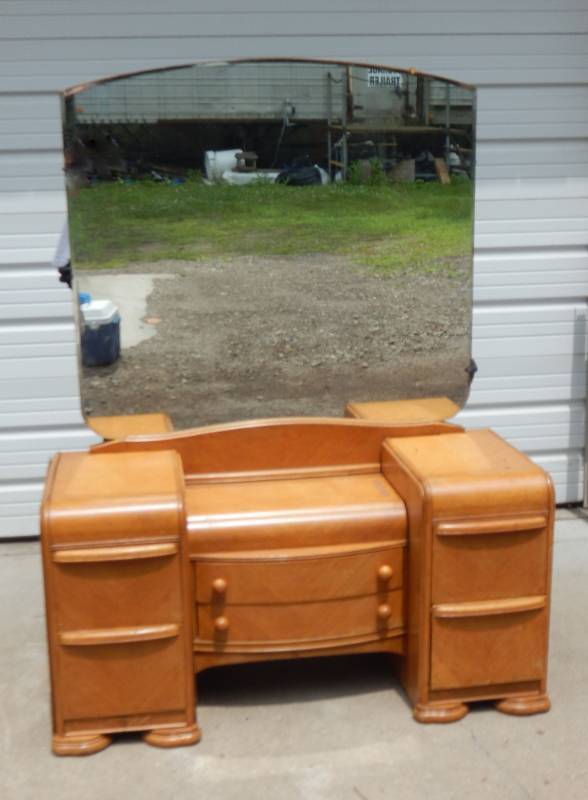 lot 53 image: Mid Century Dresser with Large Mirror