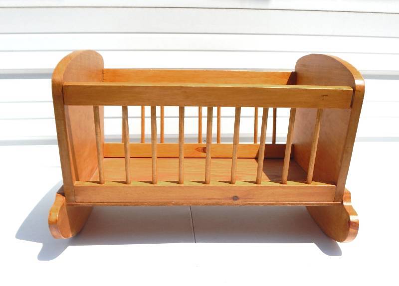 lot 90 image: Vintage Wood Baby Cradle