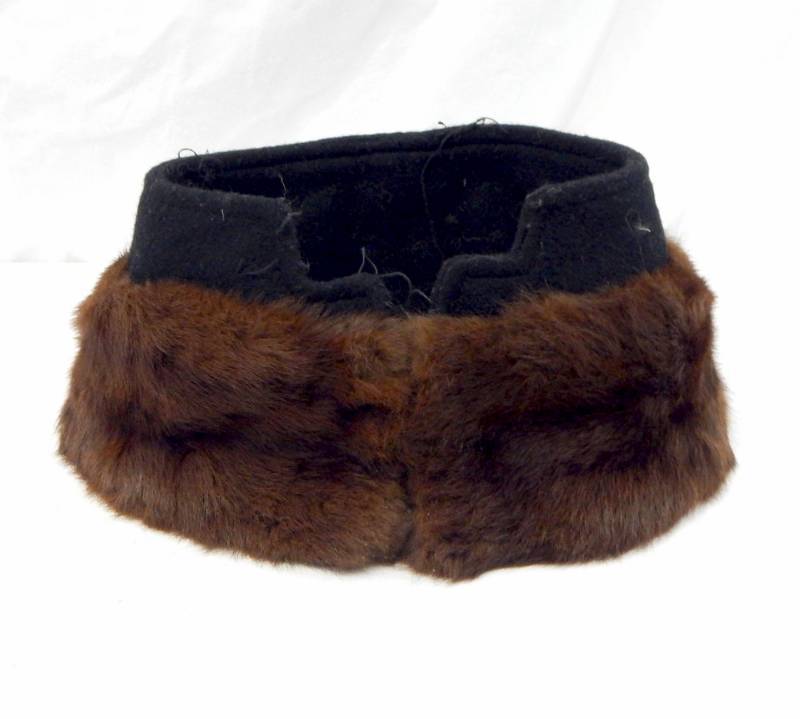lot 114 image: Vintage Womens Fur Collar