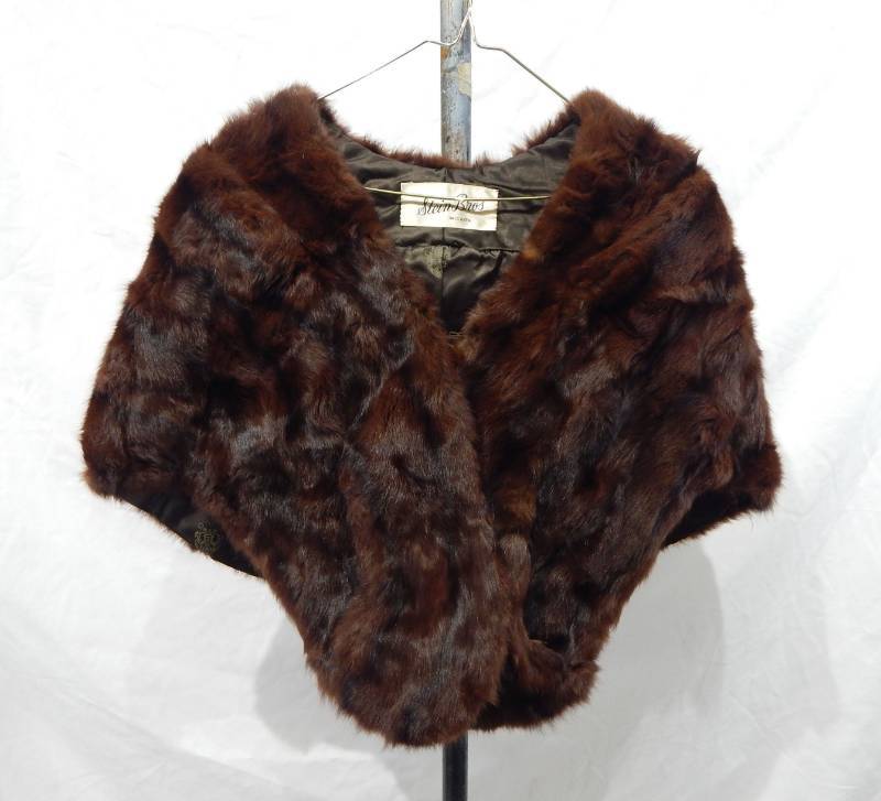 lot 113 image: Vintage Stein Brothers Wichita Womens Fur Stole