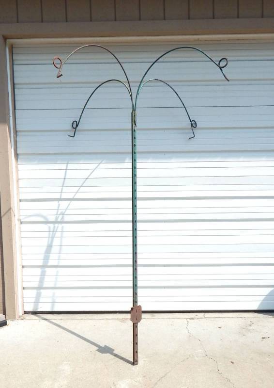 lot 122 image: Large Metal Outdoor Plant Holder