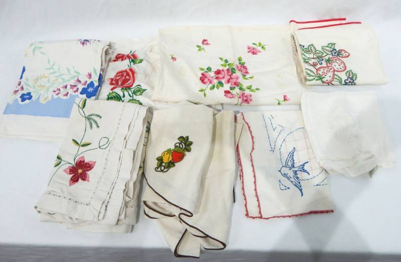 lot 120 image: Lot of Vintage Table Cloths