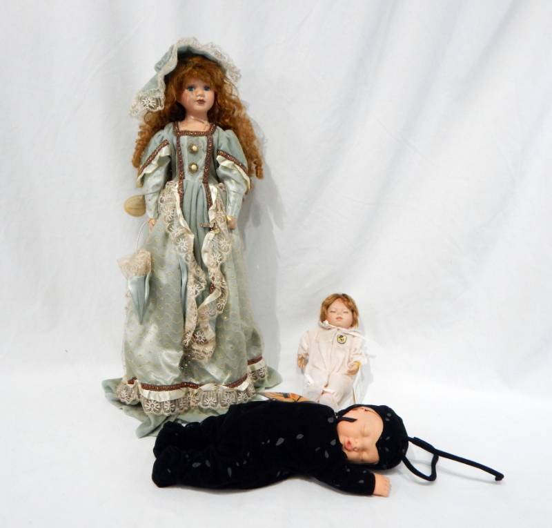 lot 106 image: Lot of Porcelain and Baby Dolls