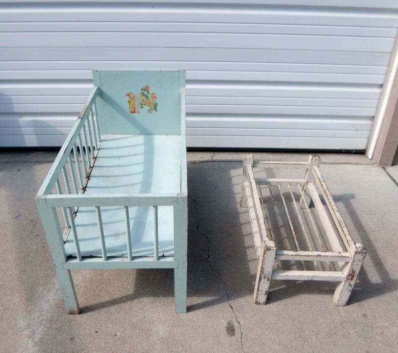 lot 92 image: Set of Vintage Toy Cribs