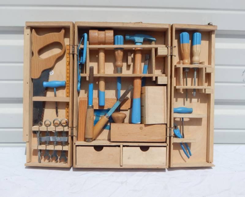 lot 110 image: Vintage 1970s Kids Tool Set