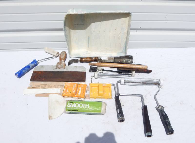 lot 132 image: Lot of Painting Tools and Accessories