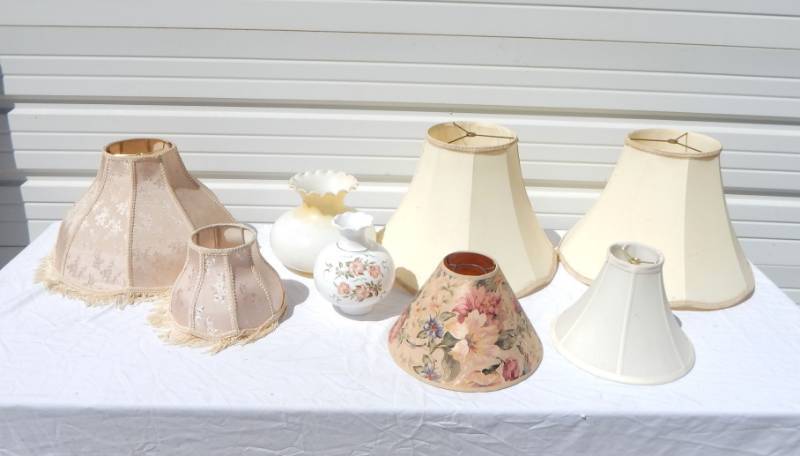 lot 129 image: Lot of Vintage Glass and Fabric Lamp Shades