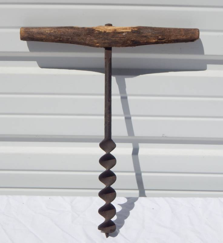 lot 144 image: Antique Auger