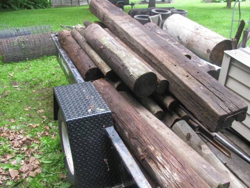 lot 1 image: Fencing & Yard Decor Items #1-12