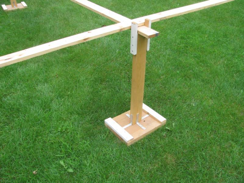 lot 9 image: Quilting Stand #21