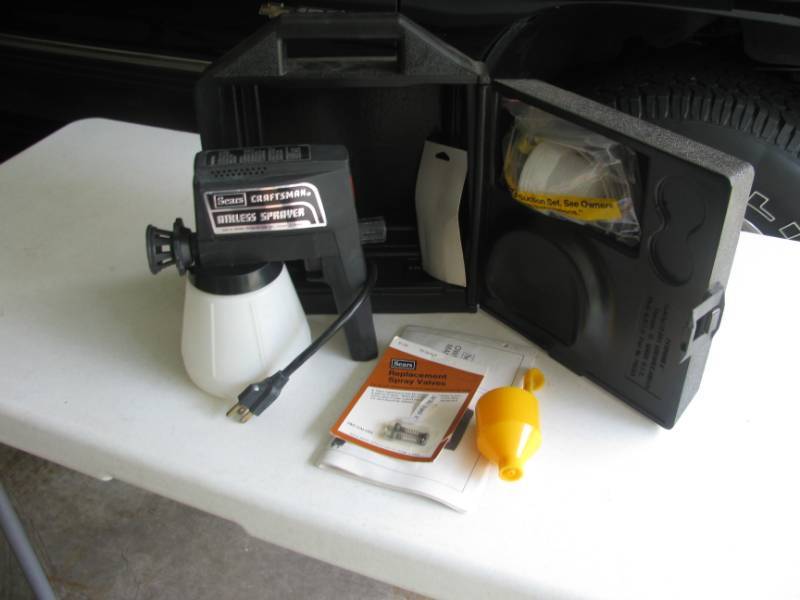lot 25 image: Sears Airless Paint Gun # 39