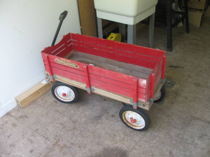 lot 36 image: Radio Flyer Red Wagon # 51