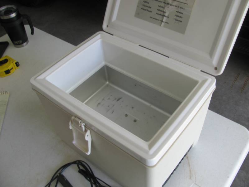lot 59 image: 12v Electric Cooler # 74