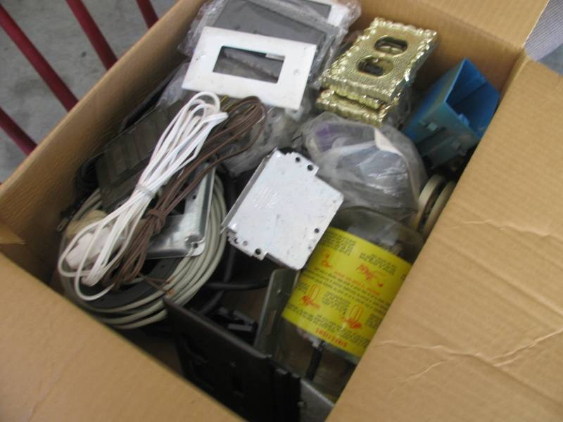 lot 104 image: Box Electrical Stuff 119