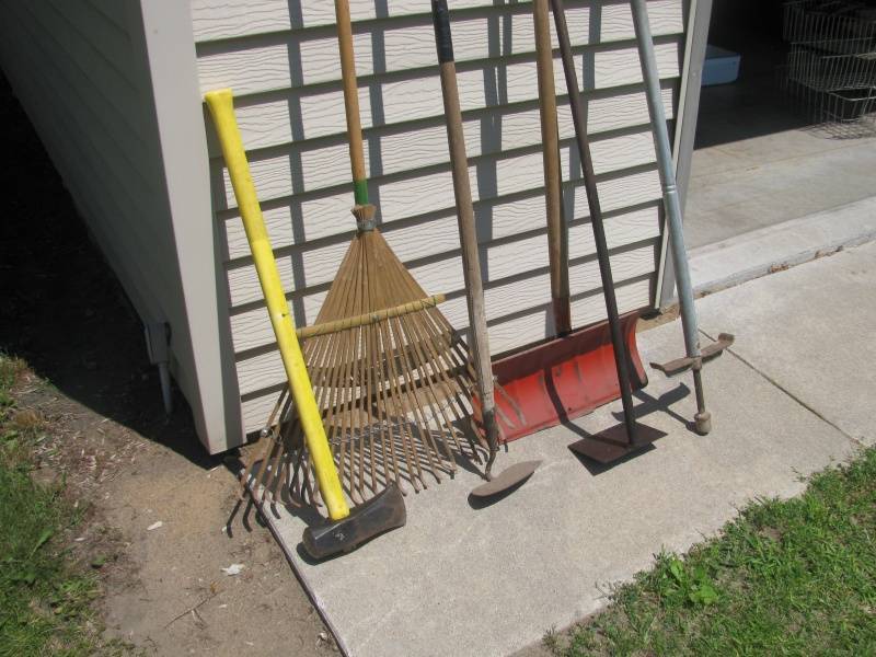 lot 124 image: Rakes, Hoes & Mall #135