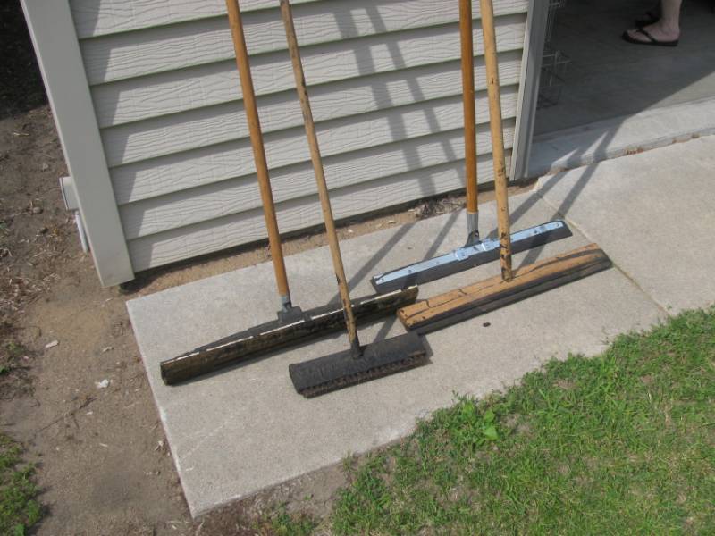 lot 151 image: Floor Squeegees, Floor Sponge, Brush #161