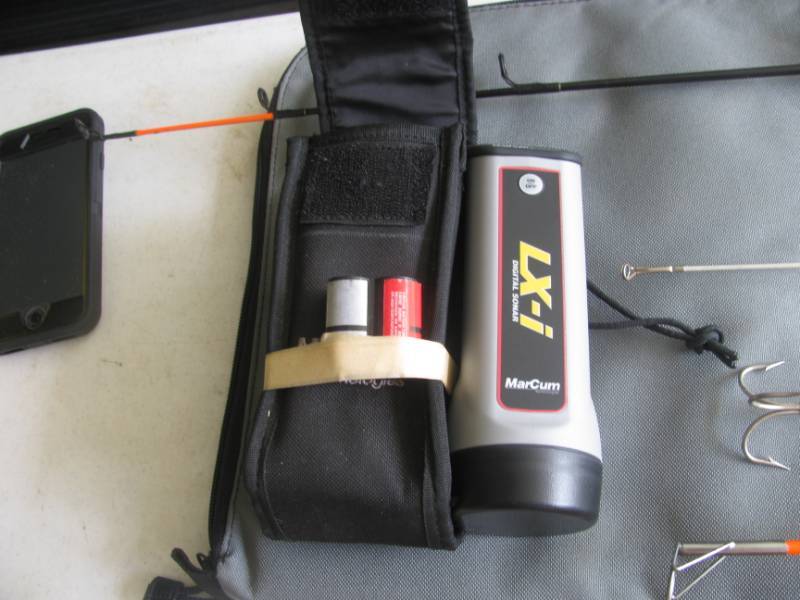 lot 171 image: Ice Jiggle Sticks & LXI Sonar Depth #181