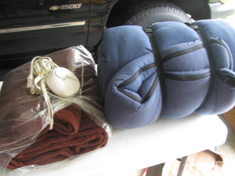 lot 195 image: Coleman Sleeping Bag & Electric Blanket # 208