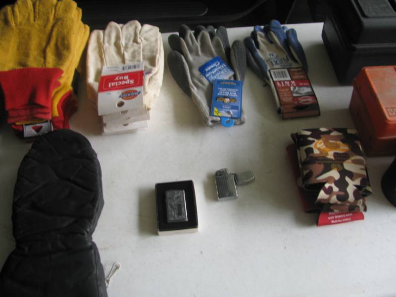 lot 196 image: Yamaha Riding Gloves & Work Gloves # 209