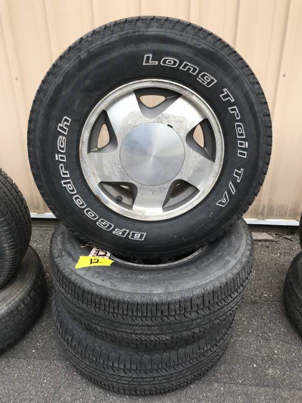 lot 12 image: Lot of (3) 90s Chevy 12 Ton Rims