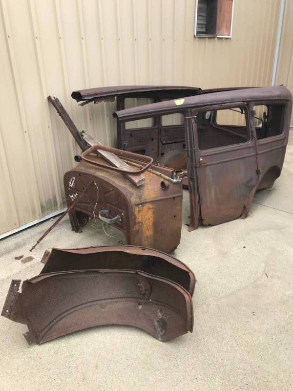 lot 33 image: 1929 Ford Sedan - No Title