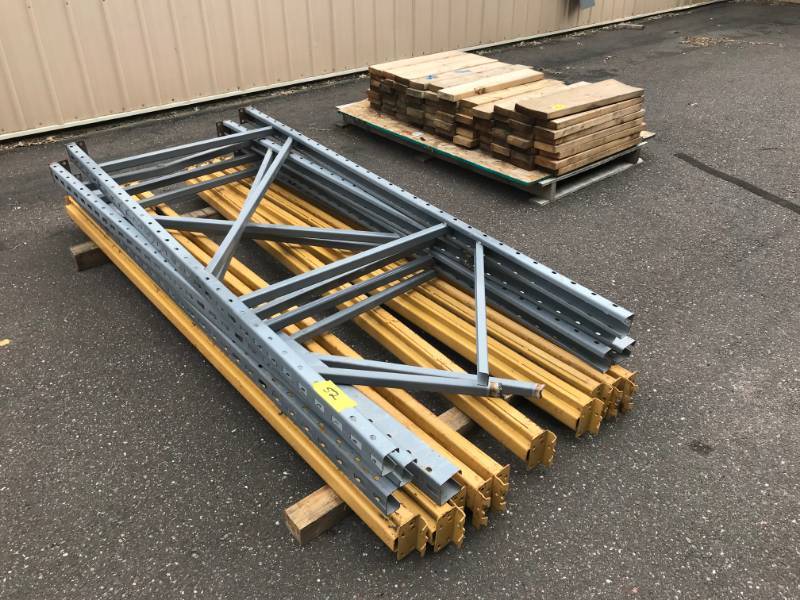 lot 52 image: Lot of Pallet Racking - 4 upright, 10 Bars & 2x6 for shelves