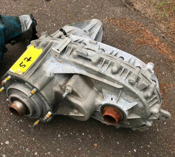 lot 57 image: Transfer Case from 2004 Cadillac Escalade