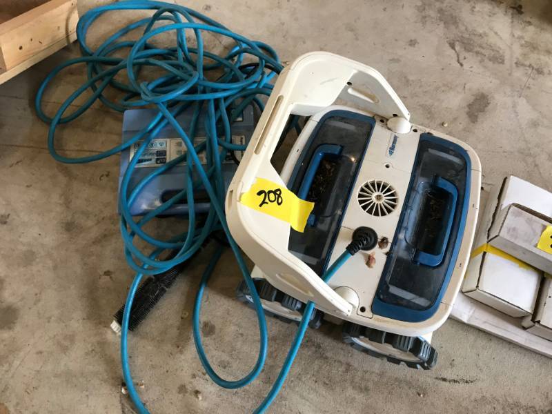 lot 208 image: Harmony Pool Cleaner