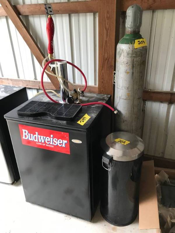 lot 259 image: Kegerator w Keg and CO2 Tank - Works Great