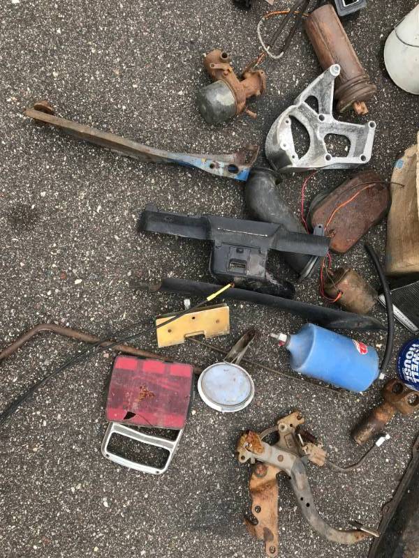 lot 274 image: Misc Lot - 9 Axles - Interior Parts, Carbs & More