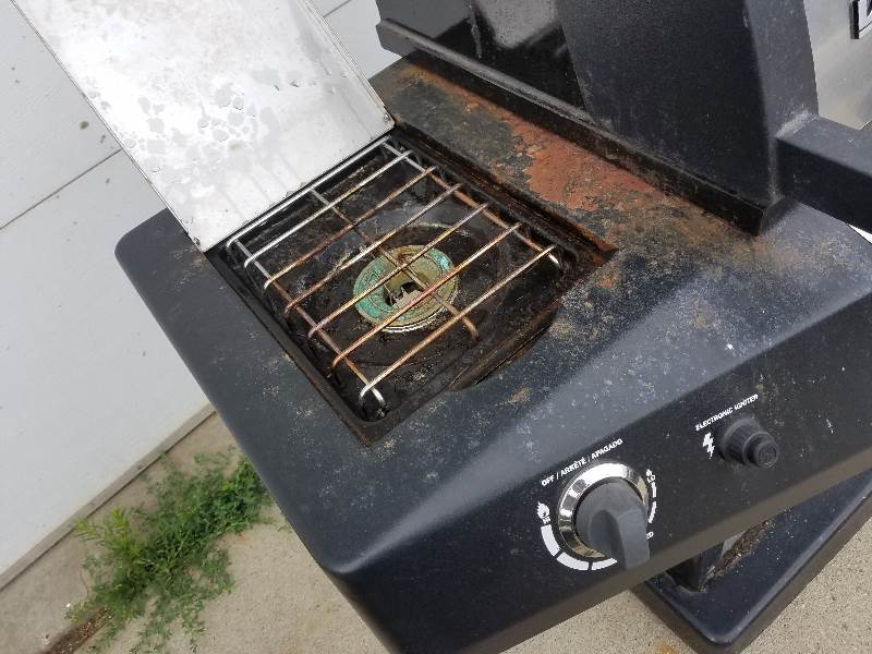 lot 32 image: Ducane Propane Grill